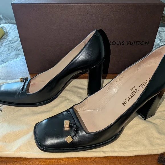 Louis Vuitton Black Leather Charmed Cube Vintage Pumps. SZ 6.5. - Picture 3 of 10